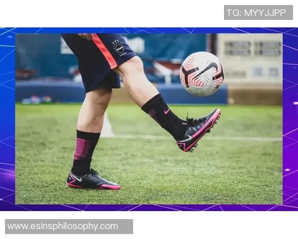 足球明星独特脚型的艺术呈现与魅力分析